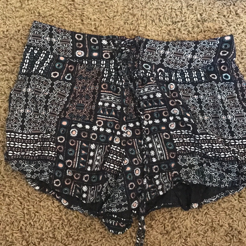 Wild Pearl Flowy Shorts Size Medium
